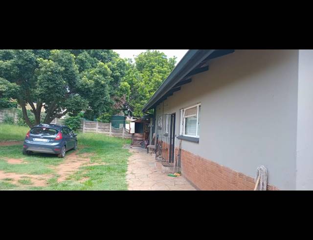 6 BEDROOM FREESTANDING FOR SALE IN SILVERTON
